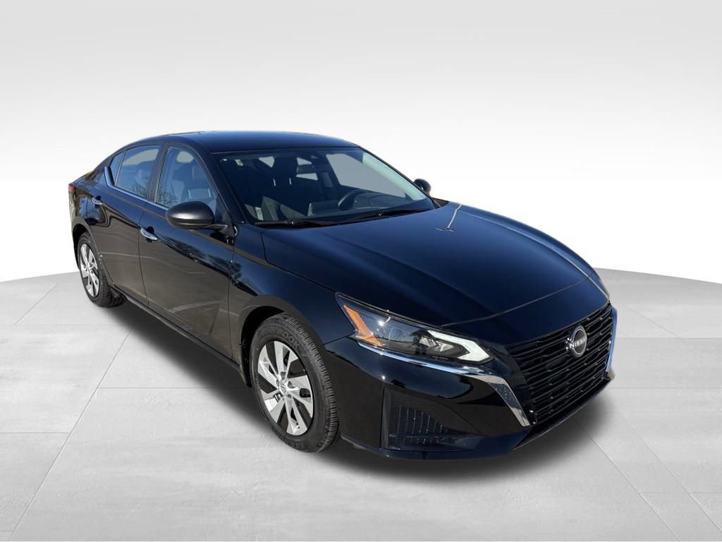 Used 2025 Nissan Altima 2.5 S image 2