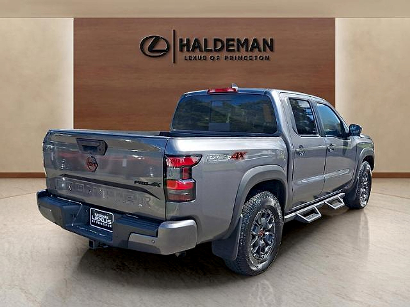 Used 2024 Nissan Frontier PRO-4X w/ Pro Premium Package AWD/4WD image 5