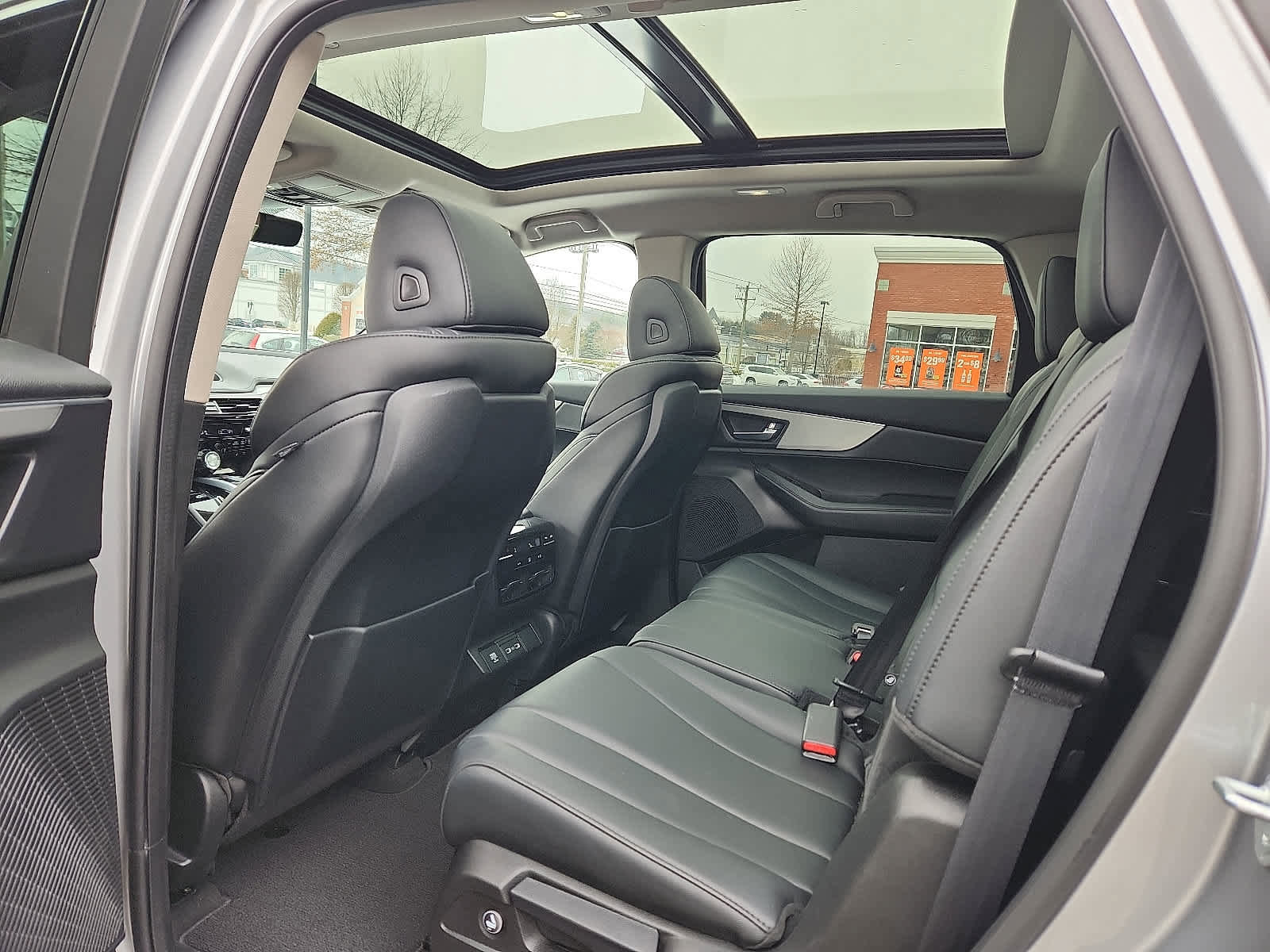 Used 2023 Acura MDX SH-AWD image 11