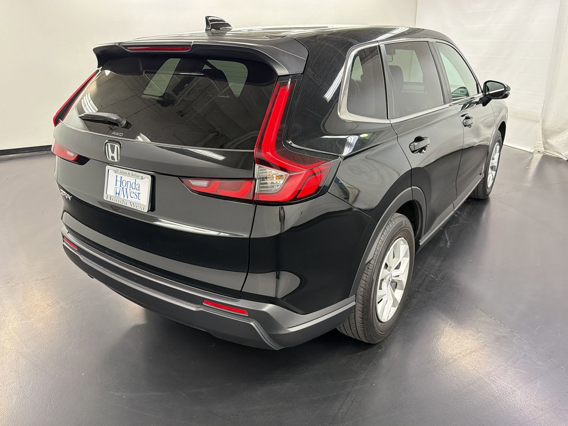 Used 2025 Honda CR-V LX image 9