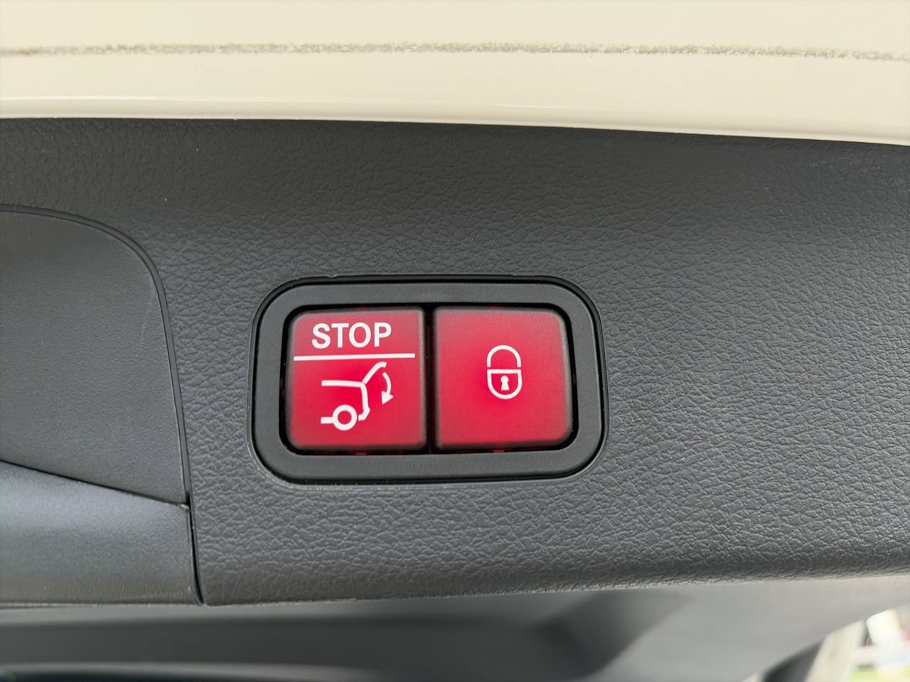Used 2021 Mercedes-Benz GLS 450 4MATIC image 36