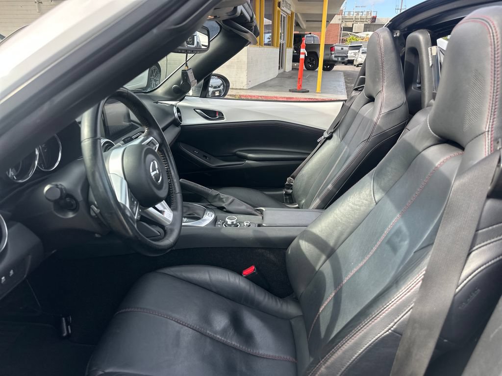 Used 2019 MAZDA MX-5 Miata RF Grand Touring RWD image 13
