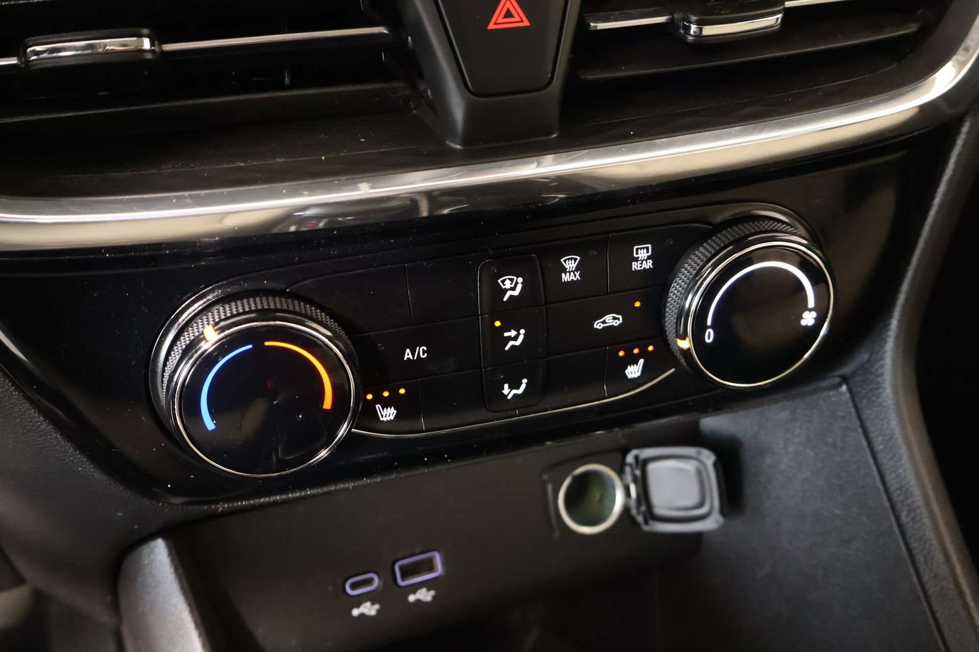 Used 2025 Buick Encore GX Sport Touring w/ Comfort Package FWD image 7
