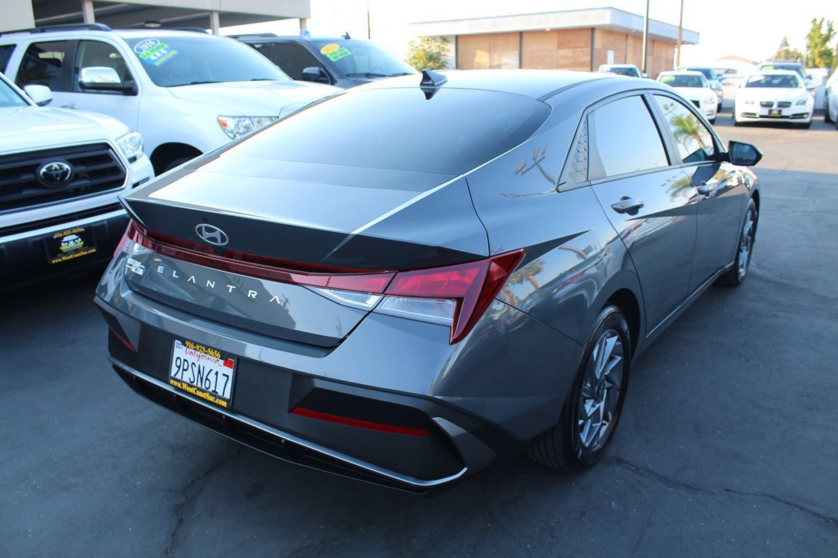 Used 2024 Hyundai Elantra SEL FWD image 7