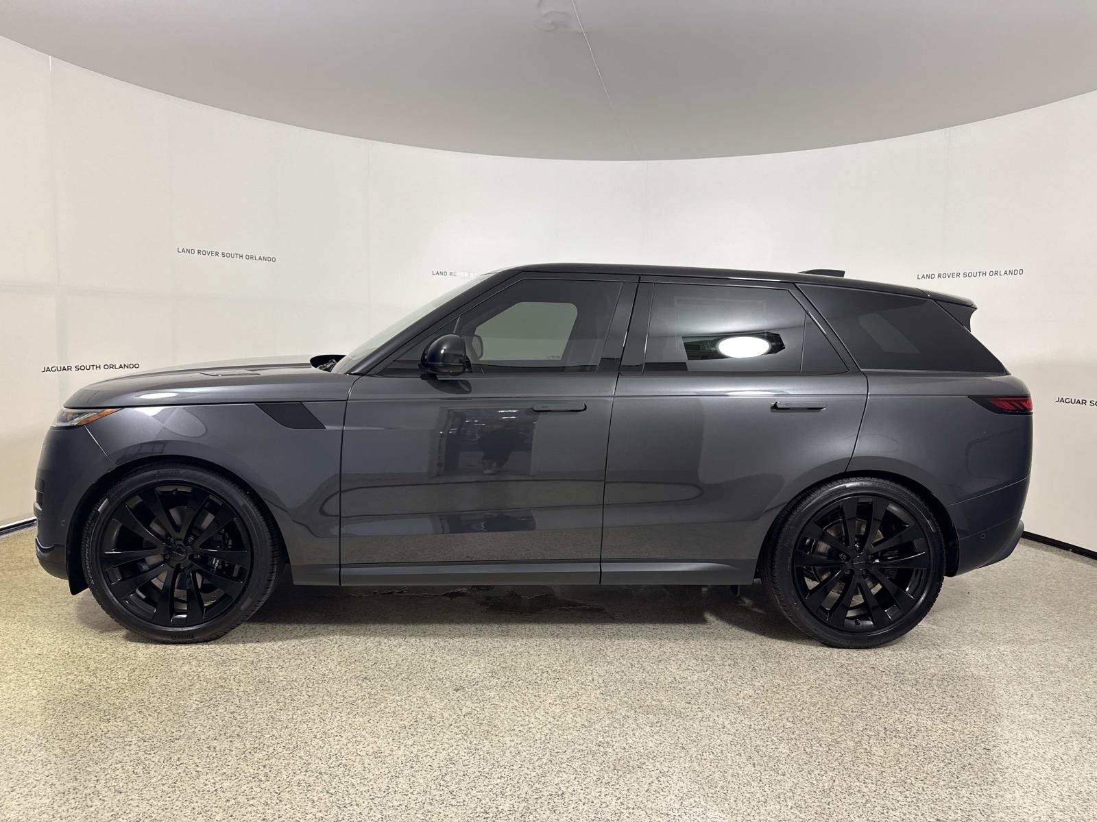 New 2026 Land Rover Range Rover Sport SE AWD/4WD image 2