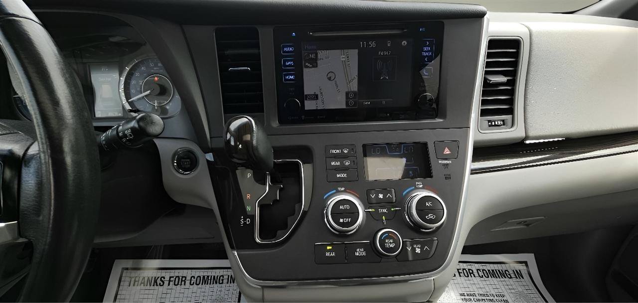 Used 2017 Toyota Sienna XLE w/ XLE Navigation Package AWD/4WD image 18