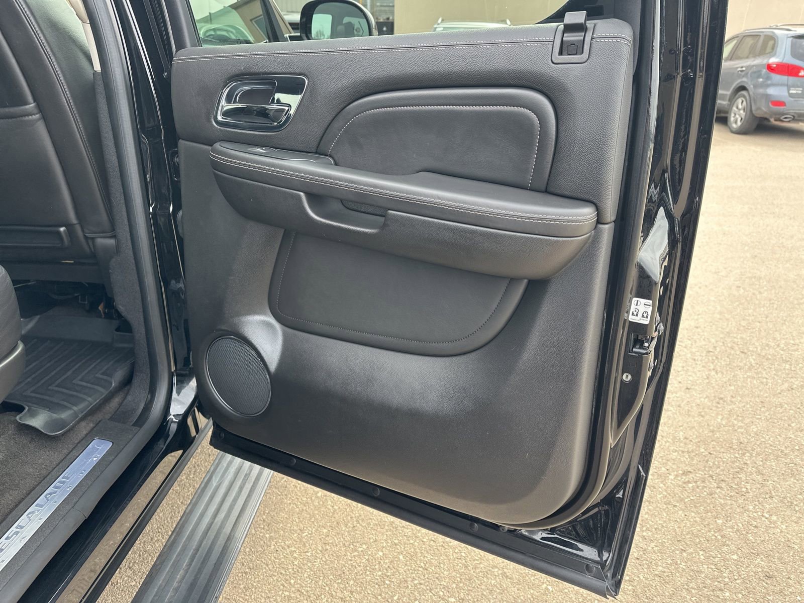 Used 2014 Cadillac Escalade ESV Platinum AWD/4WD image 42