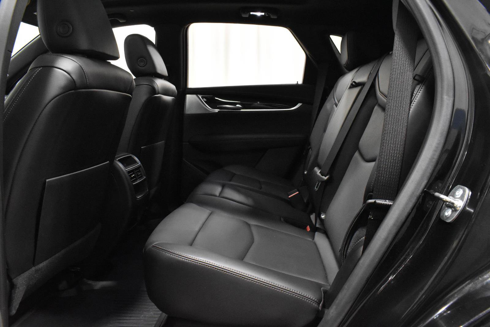Certified 2025 Cadillac XT5 Premium Luxury w/ LPO, Floor Liner Package image 8