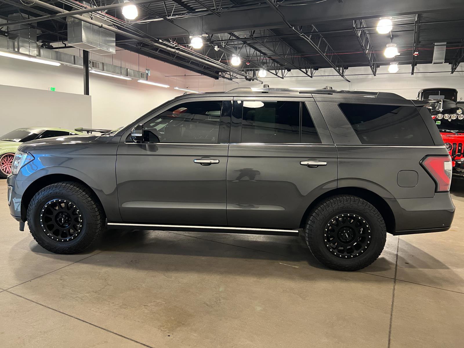 Used 2019 Ford Expedition Limited w/ Equipment Group 301A AWD/4WD image 6