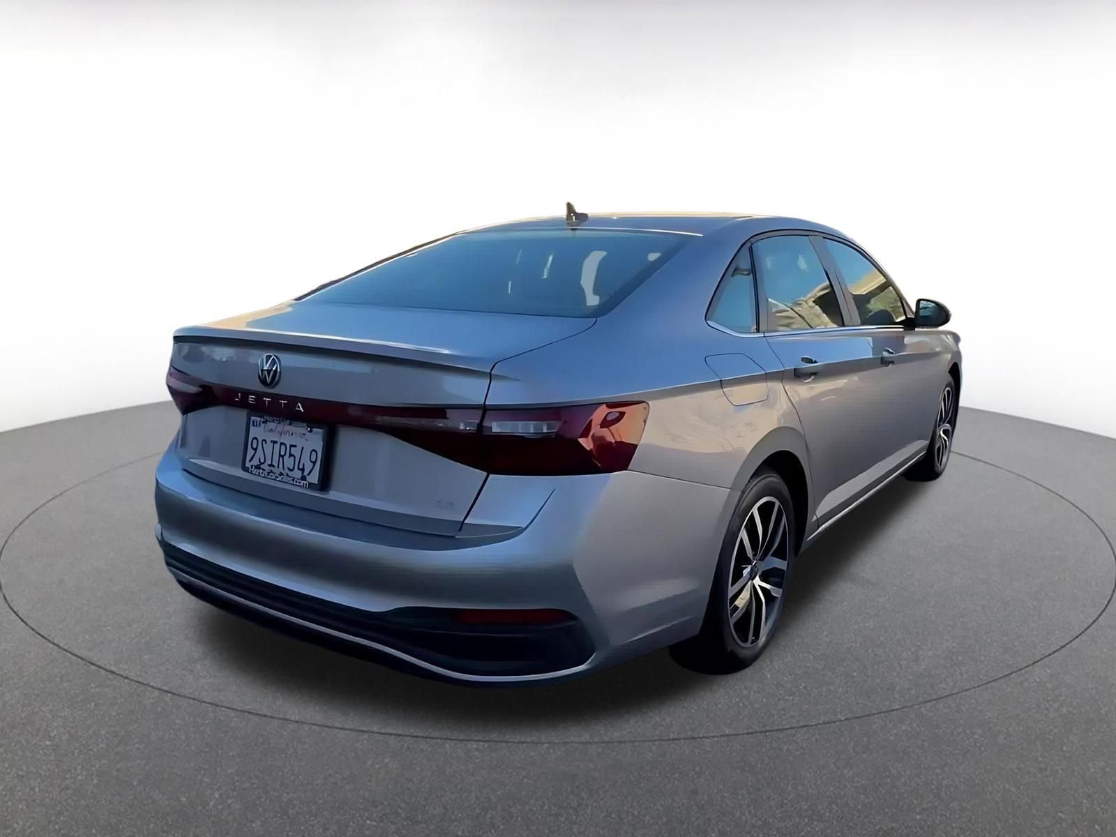 Used 2025 Volkswagen Jetta SE image 14