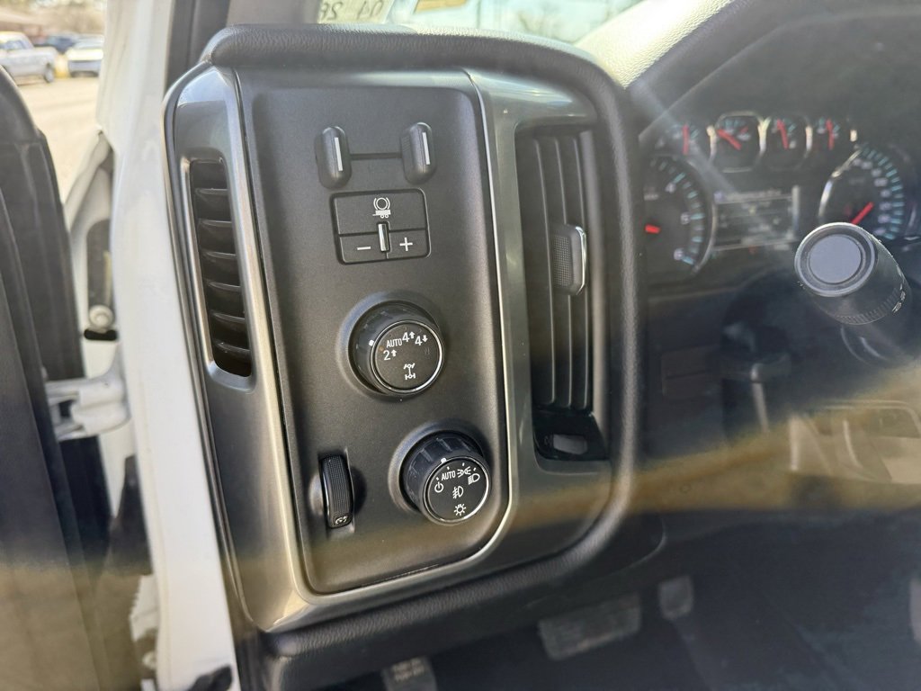 Used 2018 Chevrolet Silverado 1500 LT w/ Texas Edition image 12