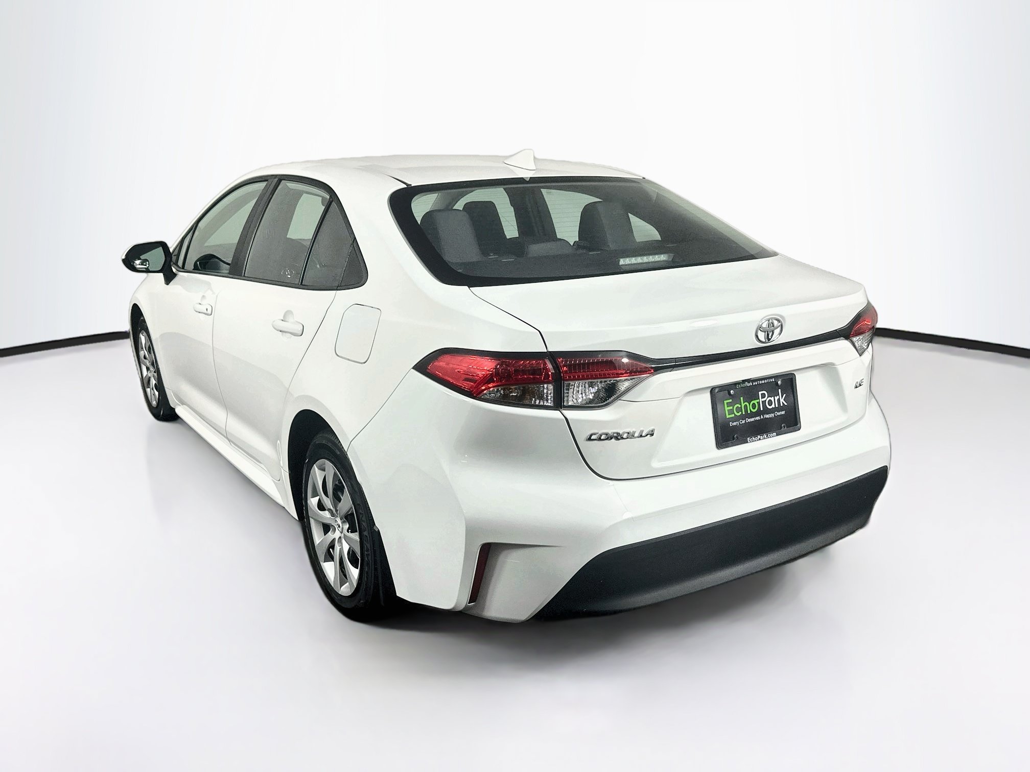 Used 2025 Toyota Corolla LE FWD image 5