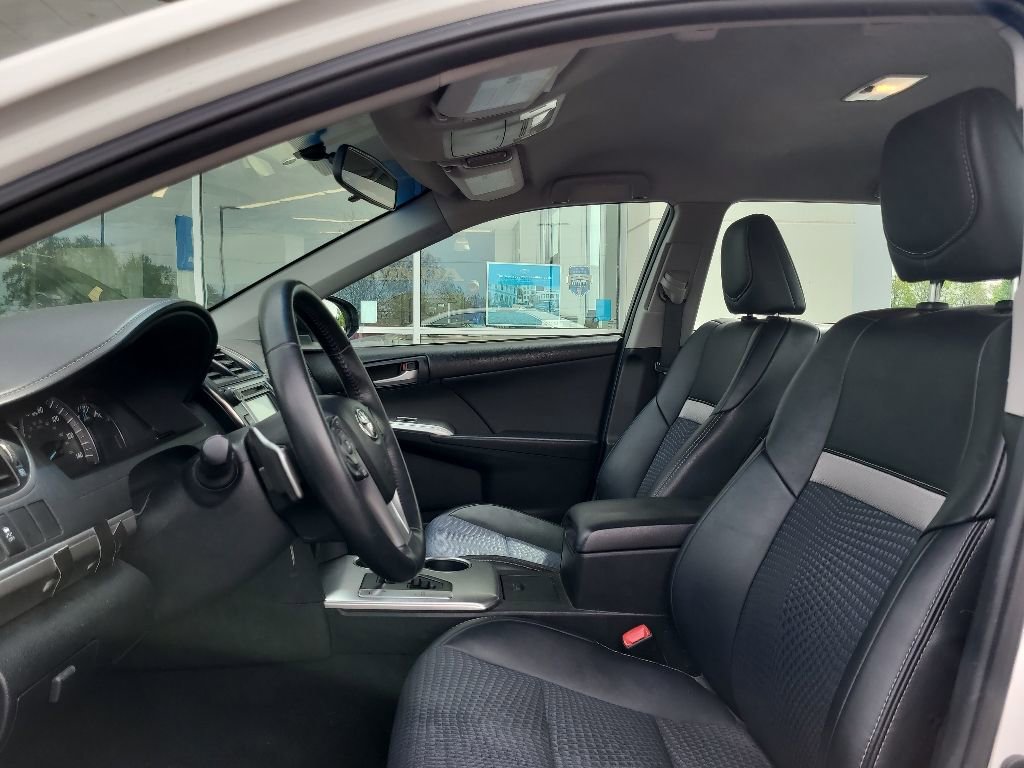 Used 2014 Toyota Camry SE FWD image 7