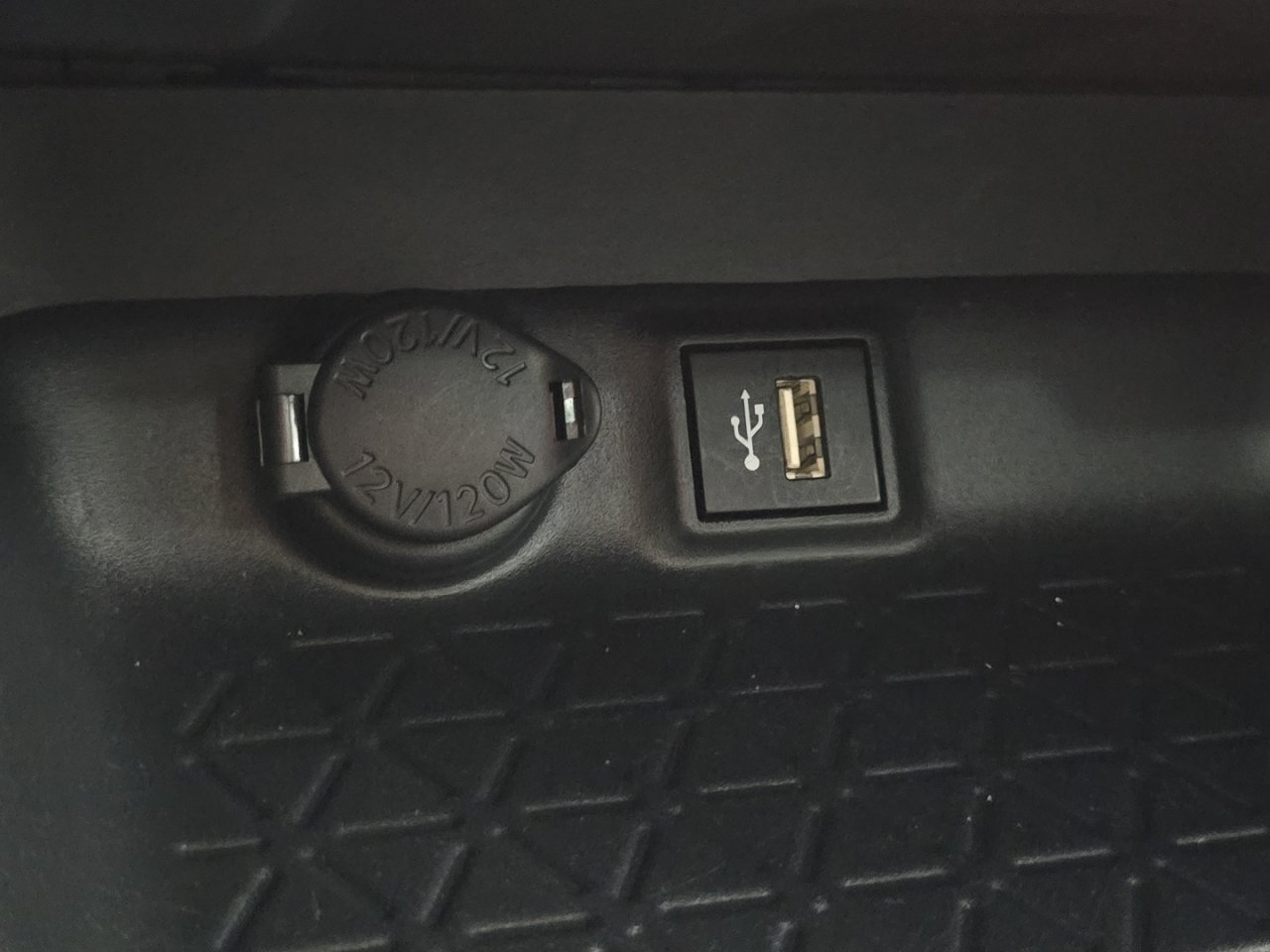 Certified 2025 Toyota RAV4 XLE w/ Convenience Package image 28