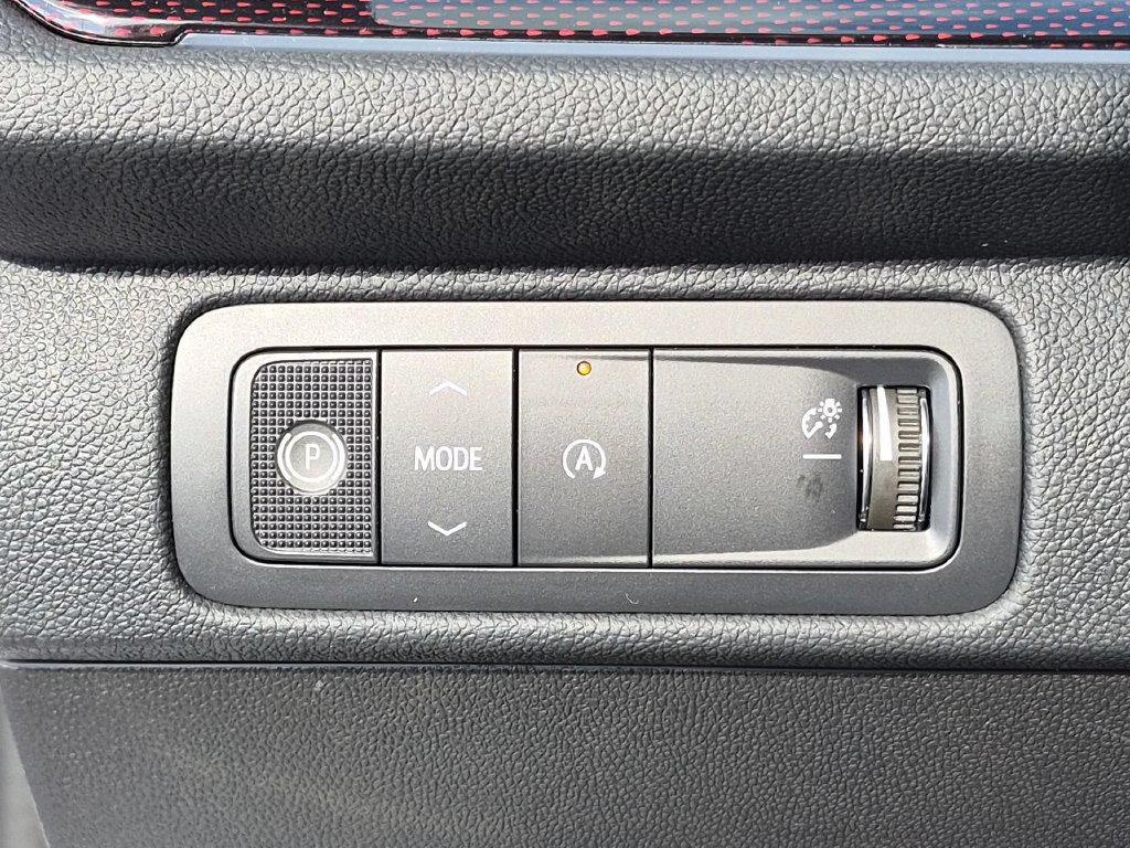 New 2027 Chevrolet Traverse RS w/ LPO, Floor Liner Package FWD image 17