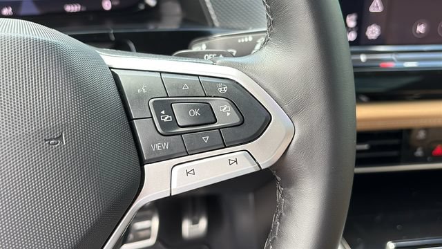 Used 2025 Volkswagen Atlas Cross Sport SEL R-Line AWD/4WD image 15