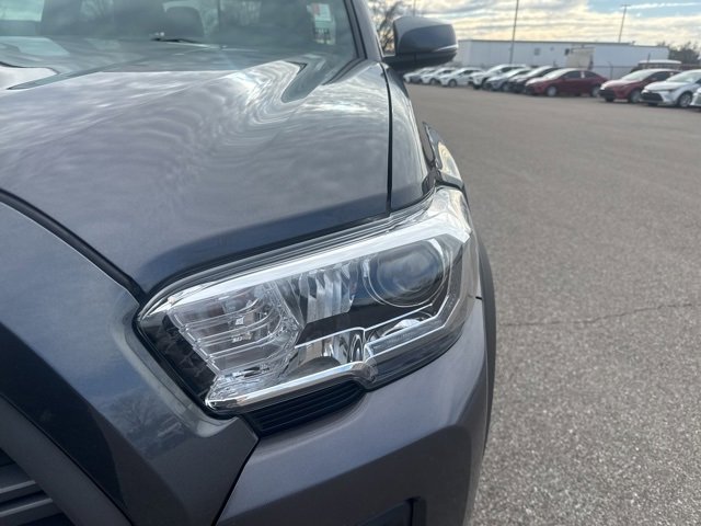Used 2020 Toyota Tacoma TRD Off-Road image 9
