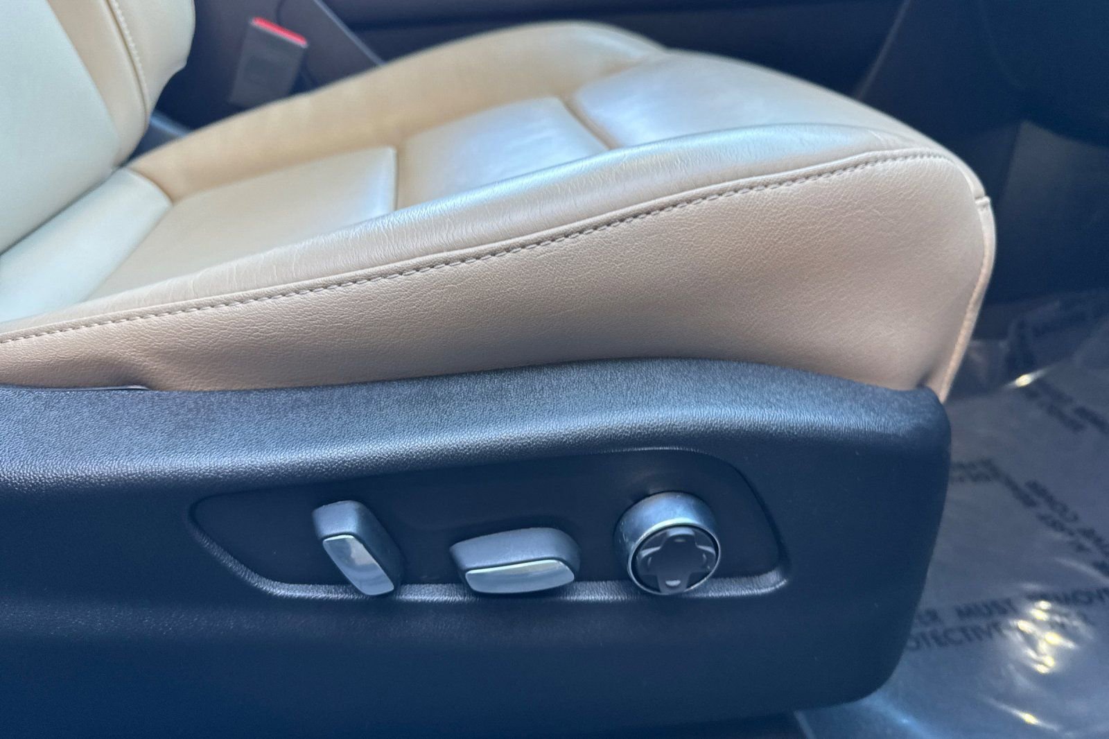 Used 2025 Cadillac XT4 Premium Luxury image 21