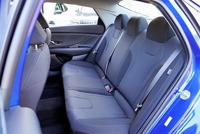 Certified 2025 Hyundai Elantra SE w/ Cargo Package image 15