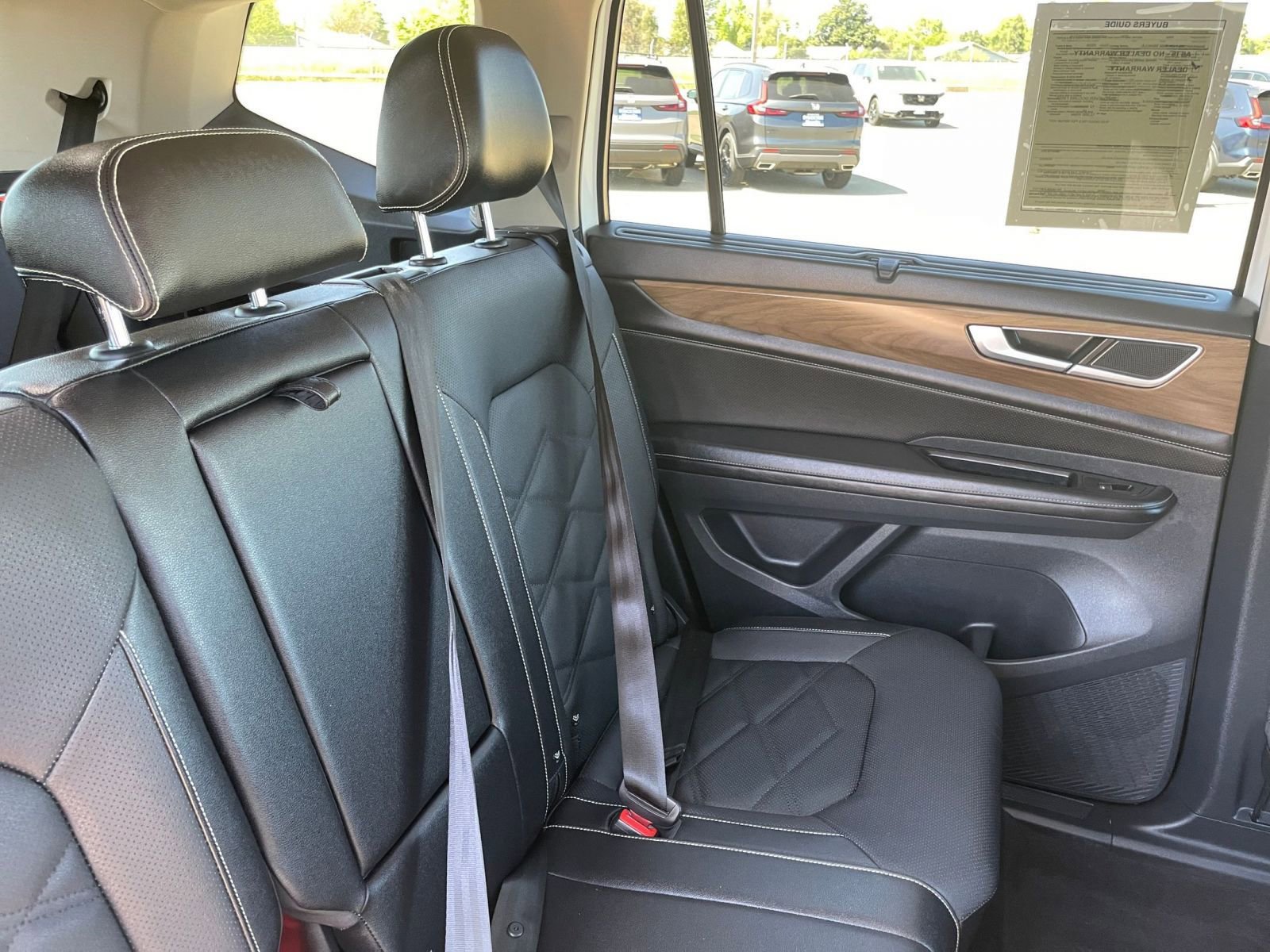 Used 2025 Volkswagen Atlas SE image 40