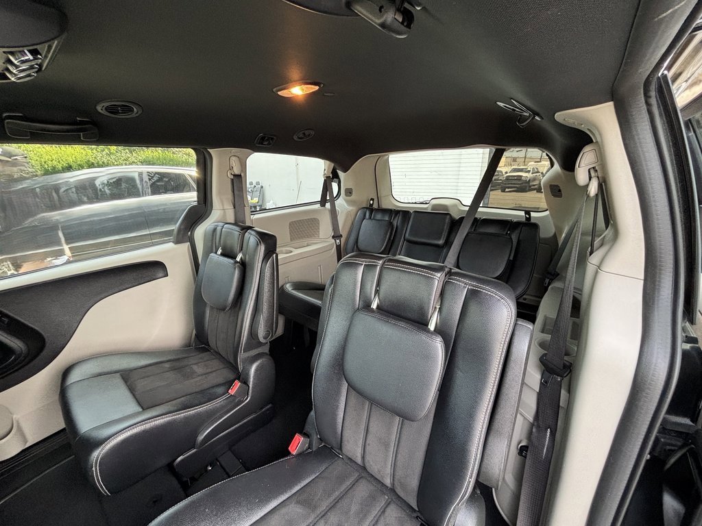 Used 2019 Dodge Grand Caravan SXT image 16