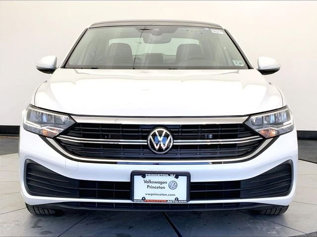 Used 2023 Volkswagen Jetta SE w/ Panoramic Sunroof Package image 3