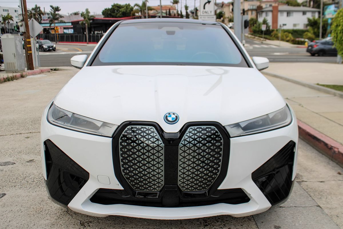 Used 2024 BMW iX xDrive50 w/ Premium Package AWD/4WD image 9