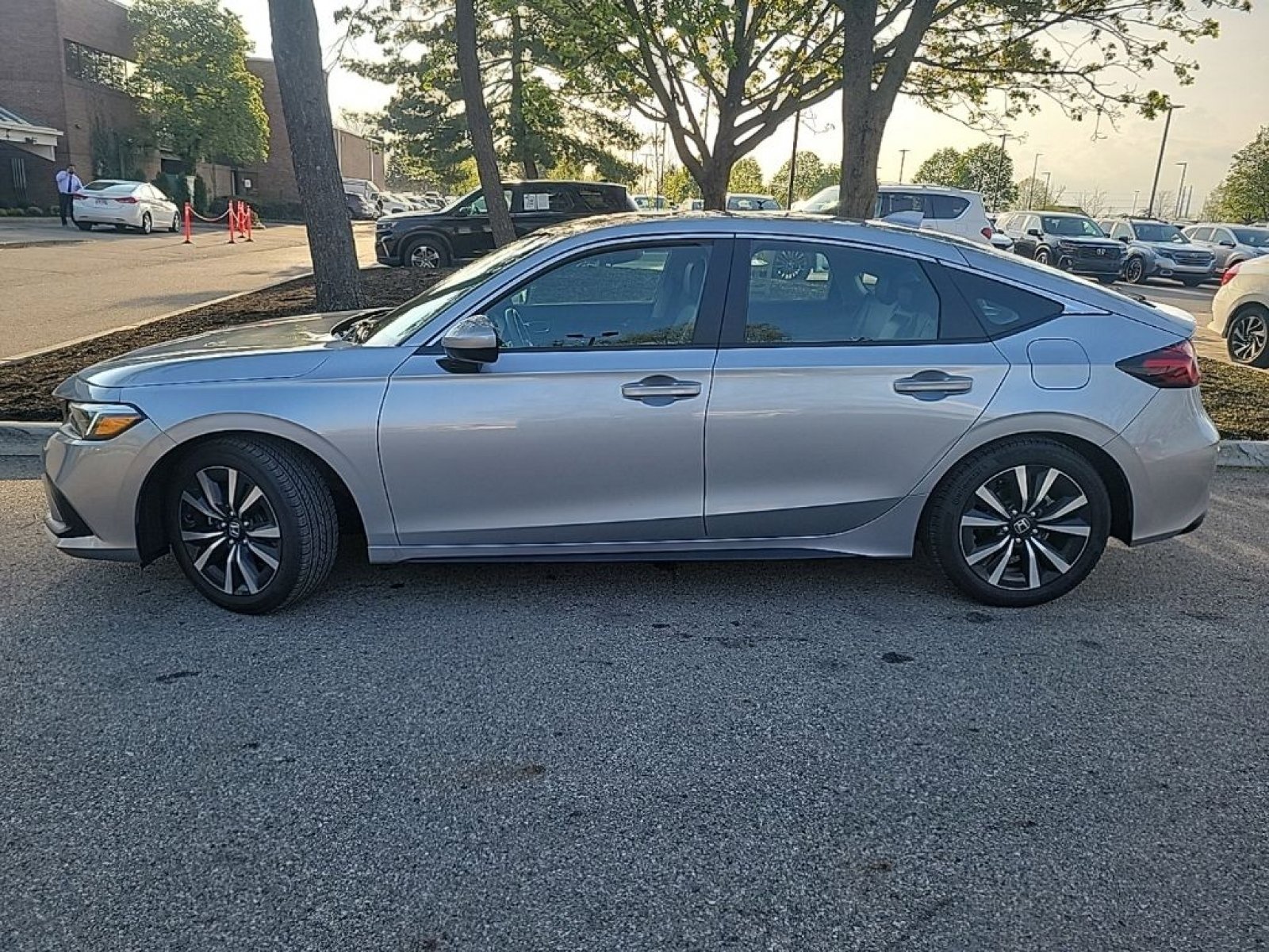 Used 2024 Honda Civic EX-L image 4