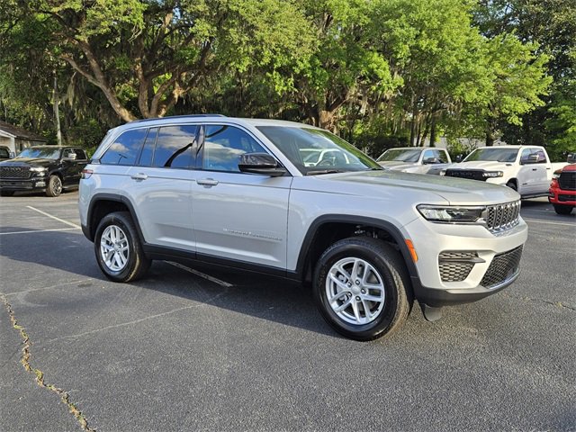 New 2025 Jeep Grand Cherokee Laredo X image 1