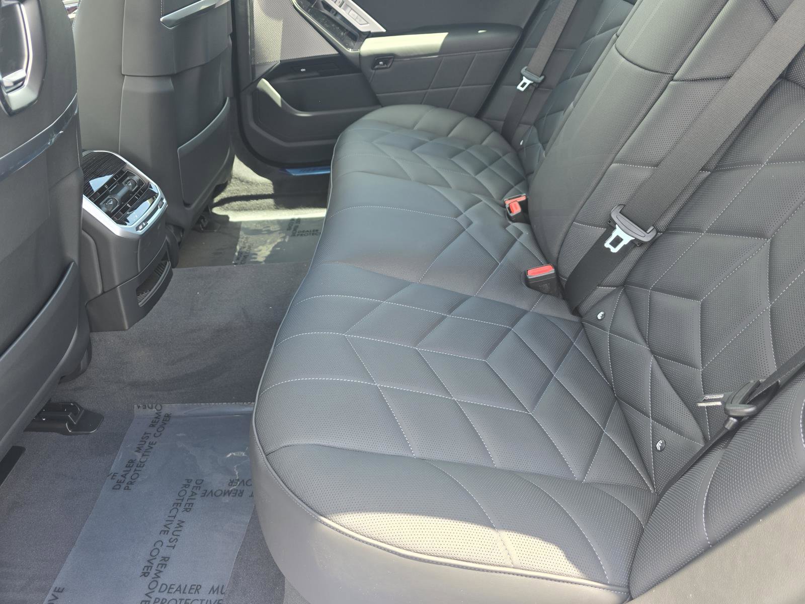 New 2025 BMW 750e xDrive w/ Premium Package image 17