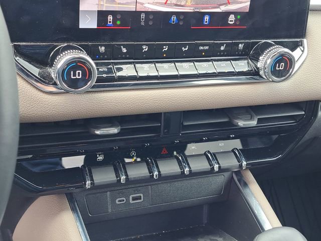 Used 2023 GMC Canyon Denali image 14