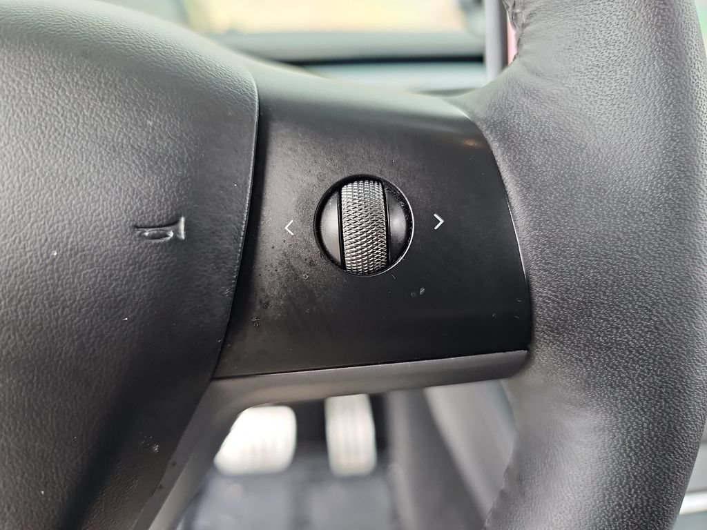 Used 2023 Tesla Model Y Performance AWD/4WD image 12