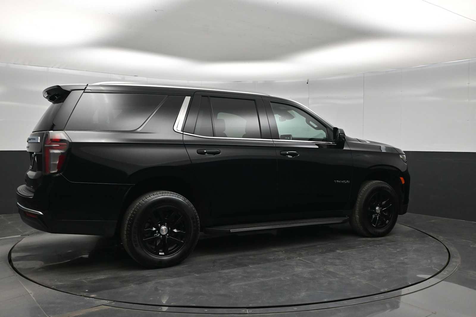 Used 2023 Chevrolet Tahoe LT w/ Luxury Package AWD/4WD image 8