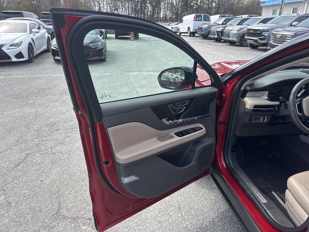 Used 2022 Lincoln Corsair AWD w/ Premium Package image 23