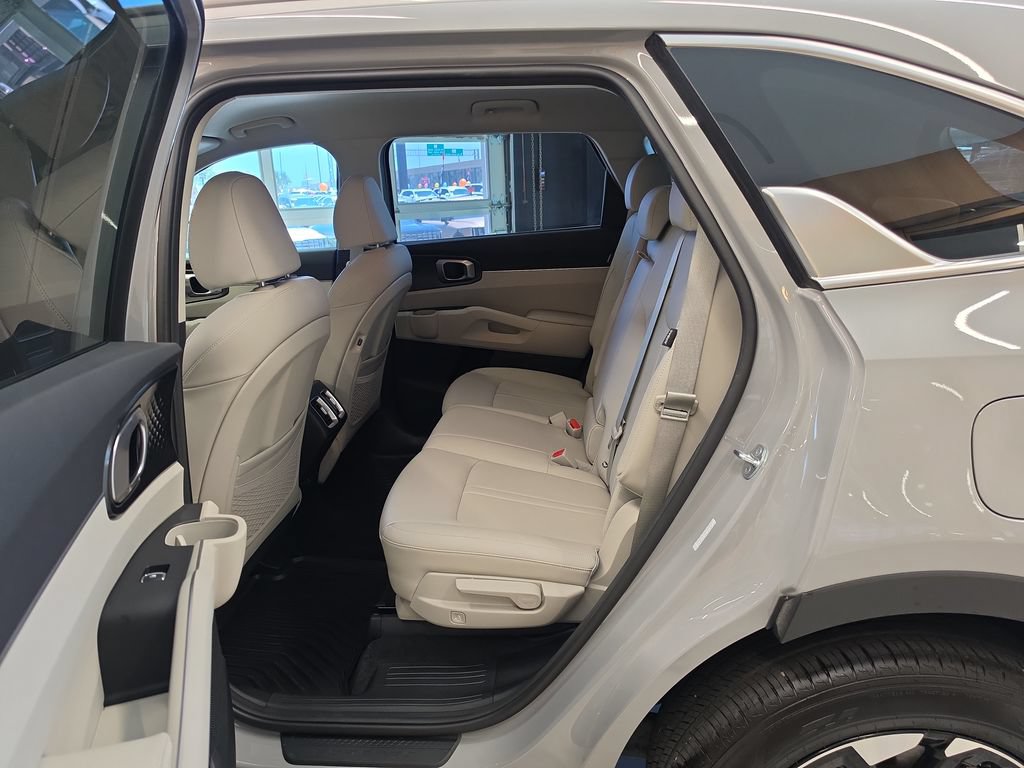 Certified 2025 Kia Sorento S FWD image 34