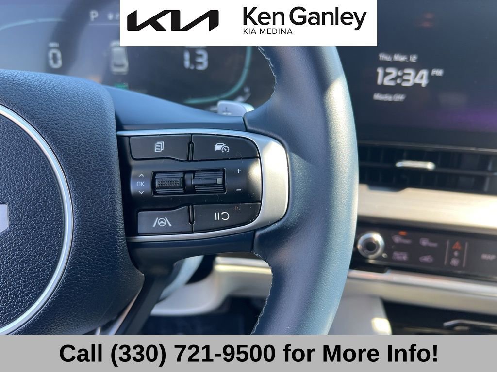 Certified 2025 Kia Sportage EX image 32