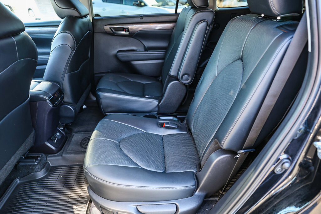 Certified 2025 Toyota Highlander Limited image 9
