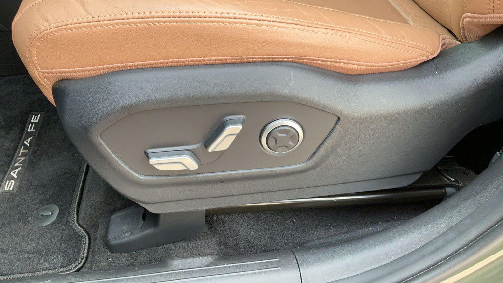 Used 2025 Hyundai Santa Fe Limited FWD image 19