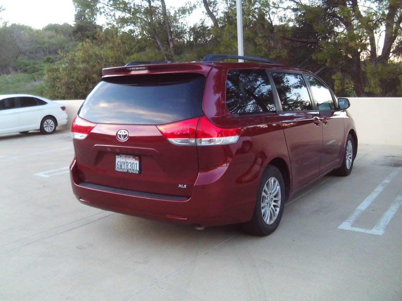 Used 2012 Toyota Sienna XLE image 11