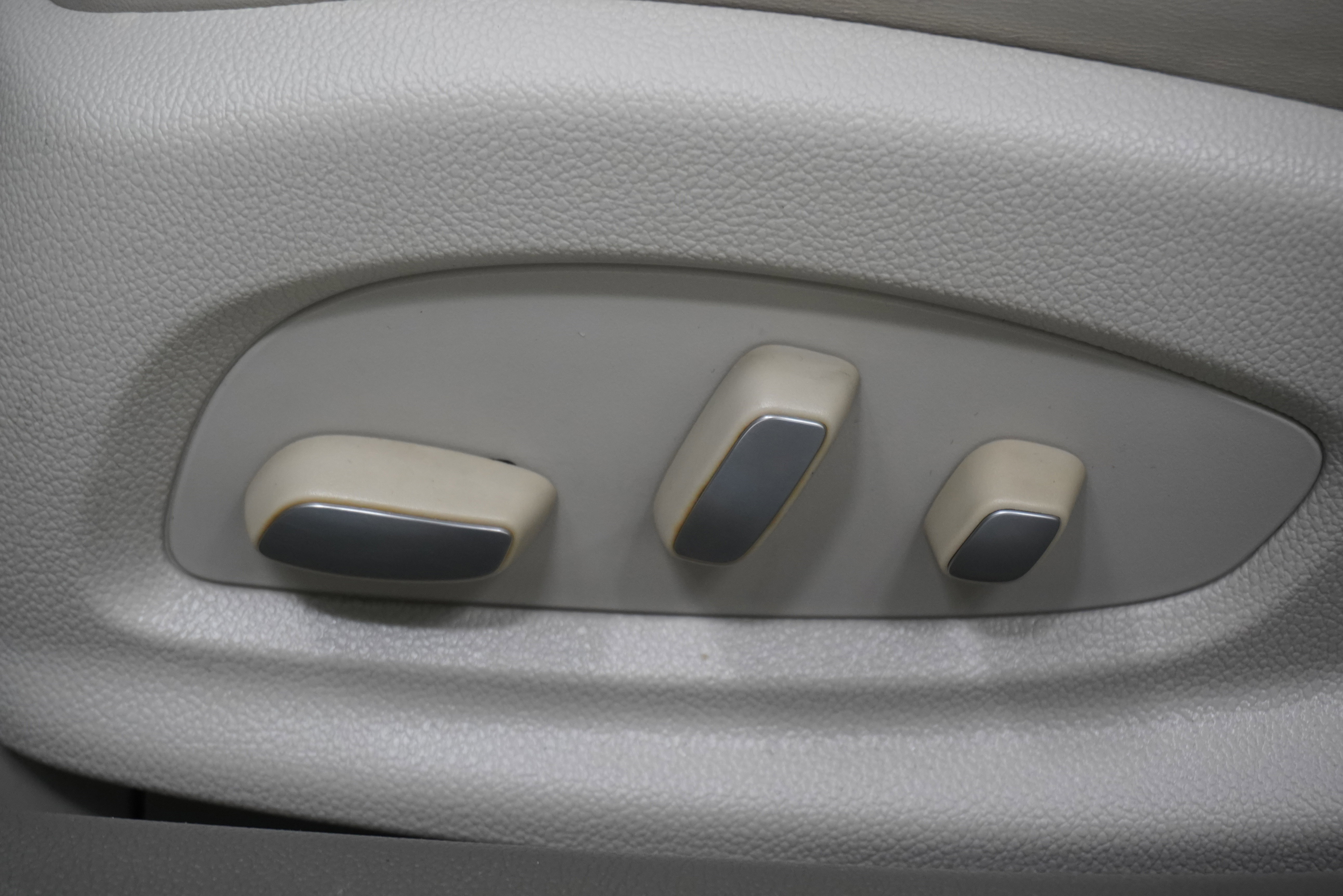 Used 2013 Cadillac XTS Platinum image 16