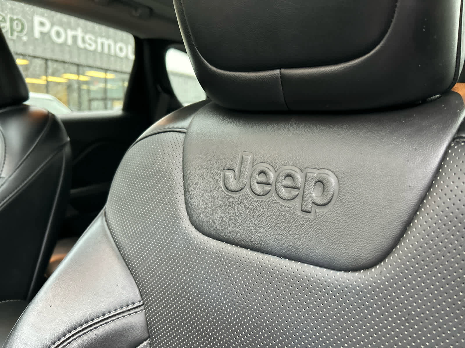 Used 2022 Jeep Cherokee Latitude Lux w/ Sun & Sound Group image 31