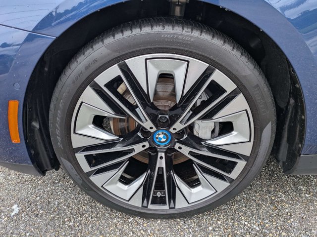 Used 2024 BMW i5 eDrive40i w/ Premium Package RWD image 11