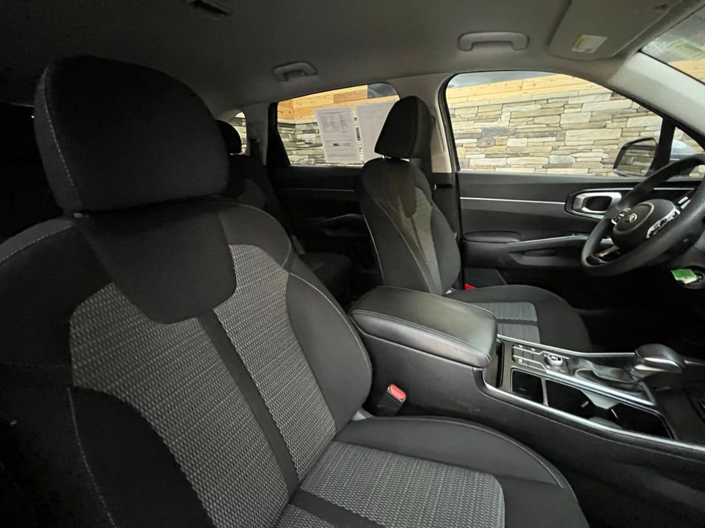 Used 2021 Kia Sorento LX image 16