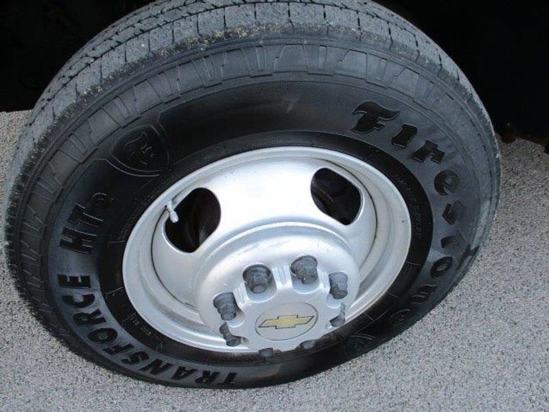 Used 2005 Chevrolet Silverado 3500 2WD Regular Cab w/ Heavy-Duty Power Package image 8