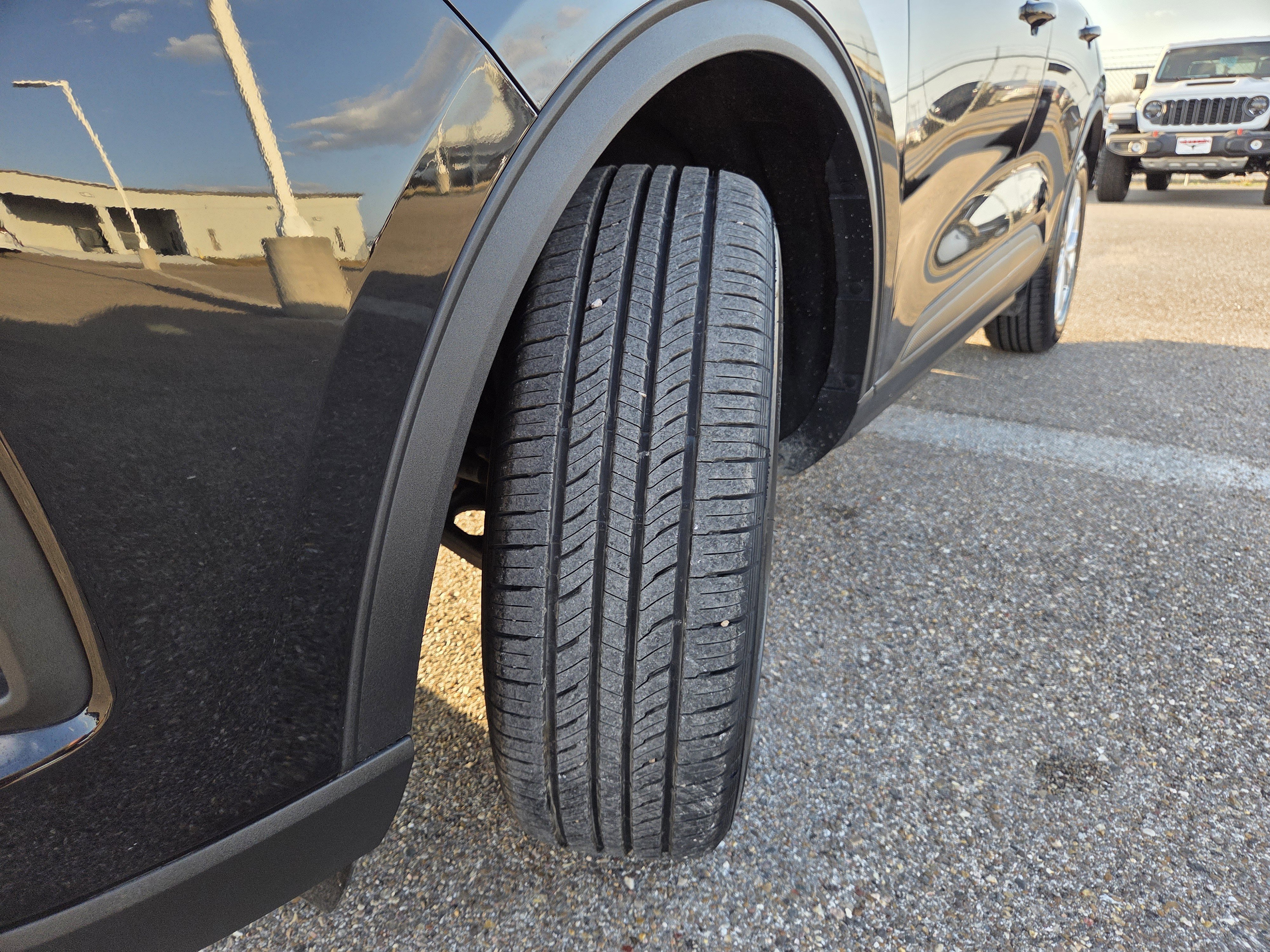 Used 2025 Ford Escape Active image 10