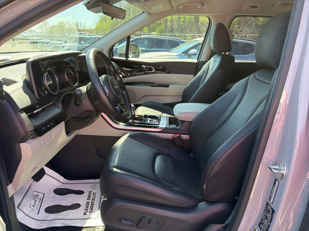 Certified 2023 Kia Carnival EX image 10