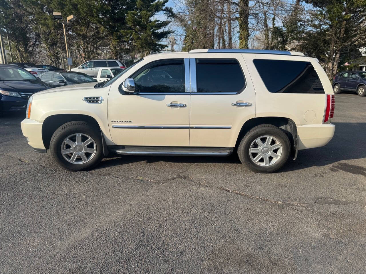 Used 2010 Cadillac Escalade 2WD image 4