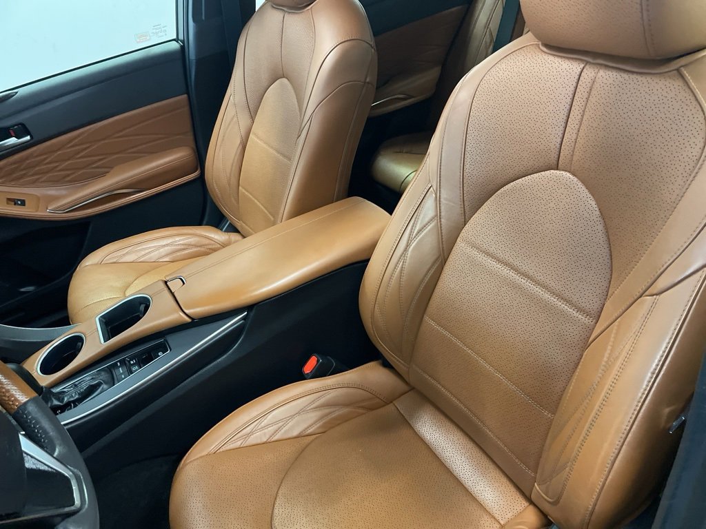 Used 2019 Toyota Avalon Limited image 16