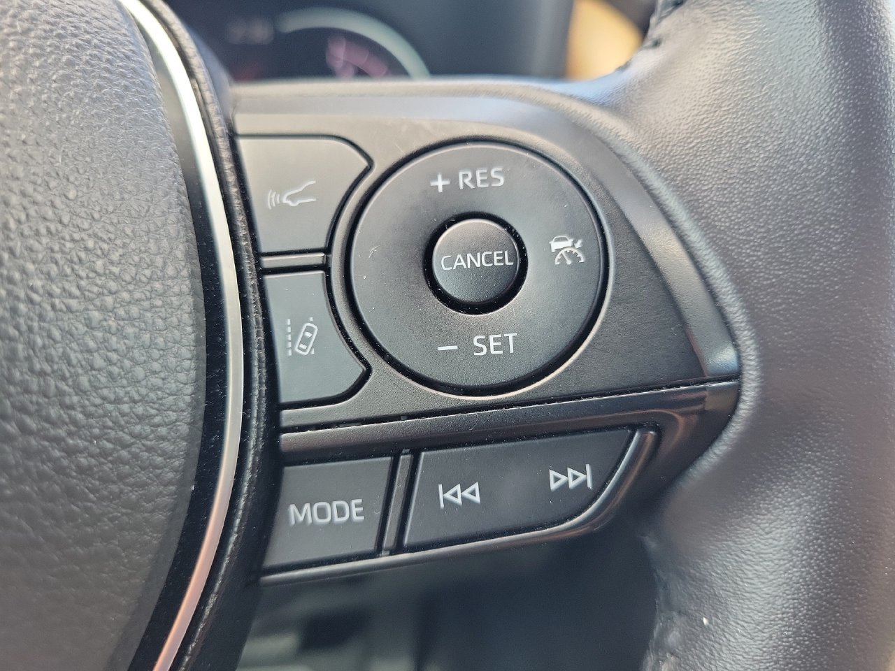 Used 2025 Toyota RAV4 XLE Premium FWD image 19