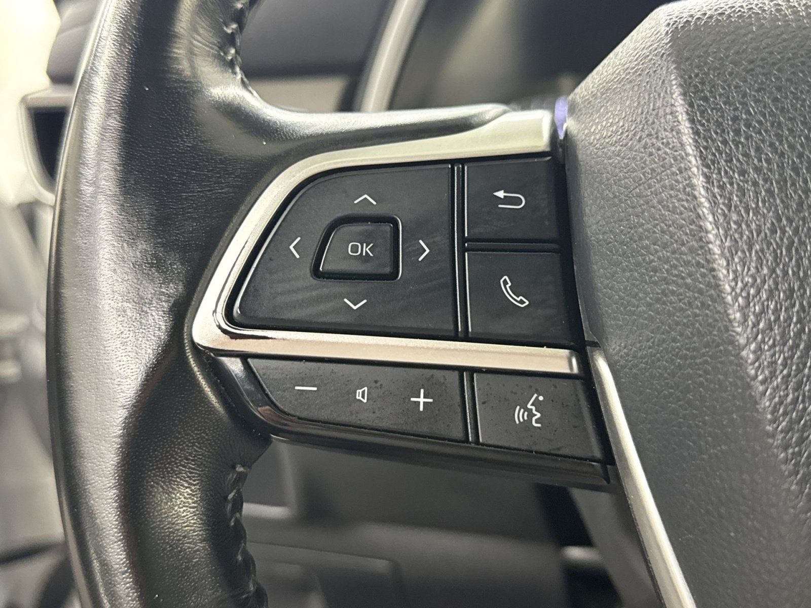 Used 2022 Toyota Highlander XLE AWD/4WD image 47